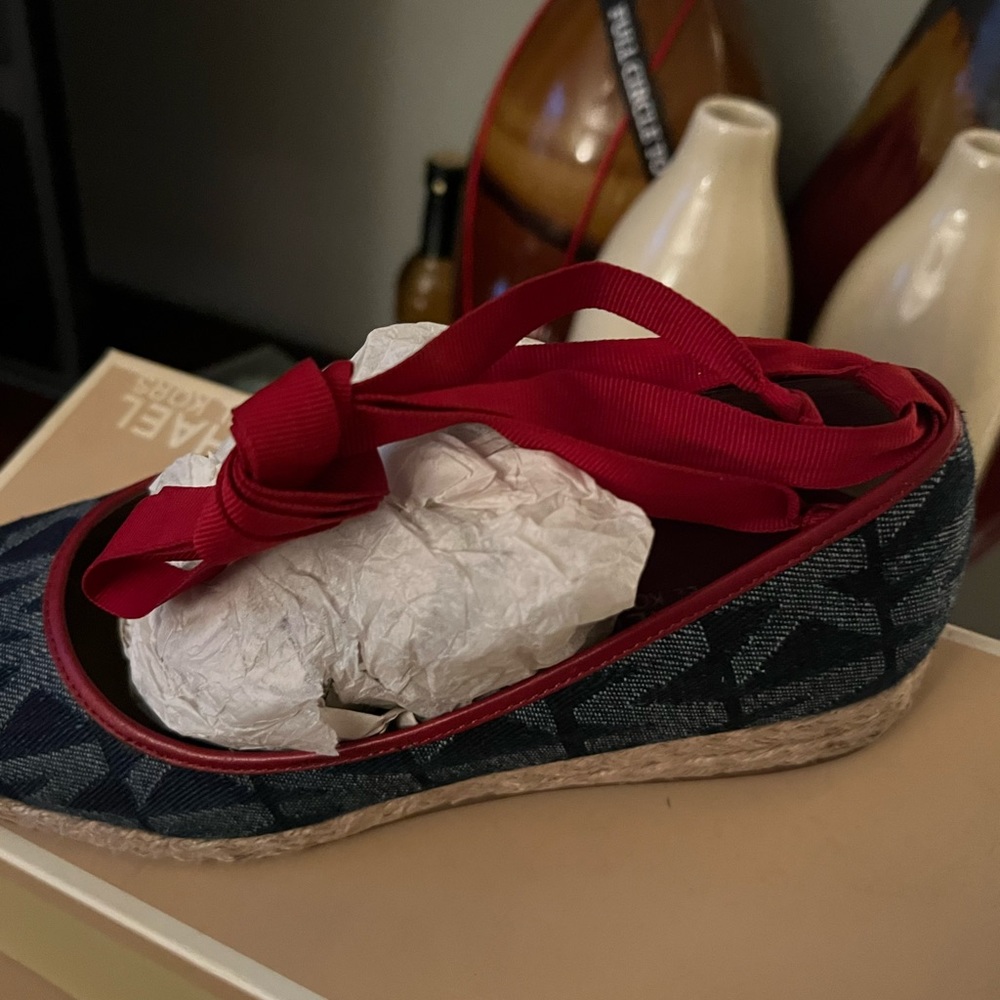 Michael Kors Pacific Espadrille - Picture 2 of 5